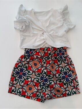 Toddler set 12-18m White Ruffle Tie-Front Top with Multicolor Floral Tile Shorts